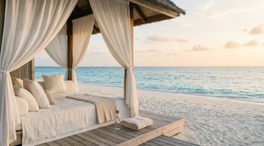 Scena rilassante di convalescenza post-chirurgica in resort tropicale con vista mare e atmosfera serena