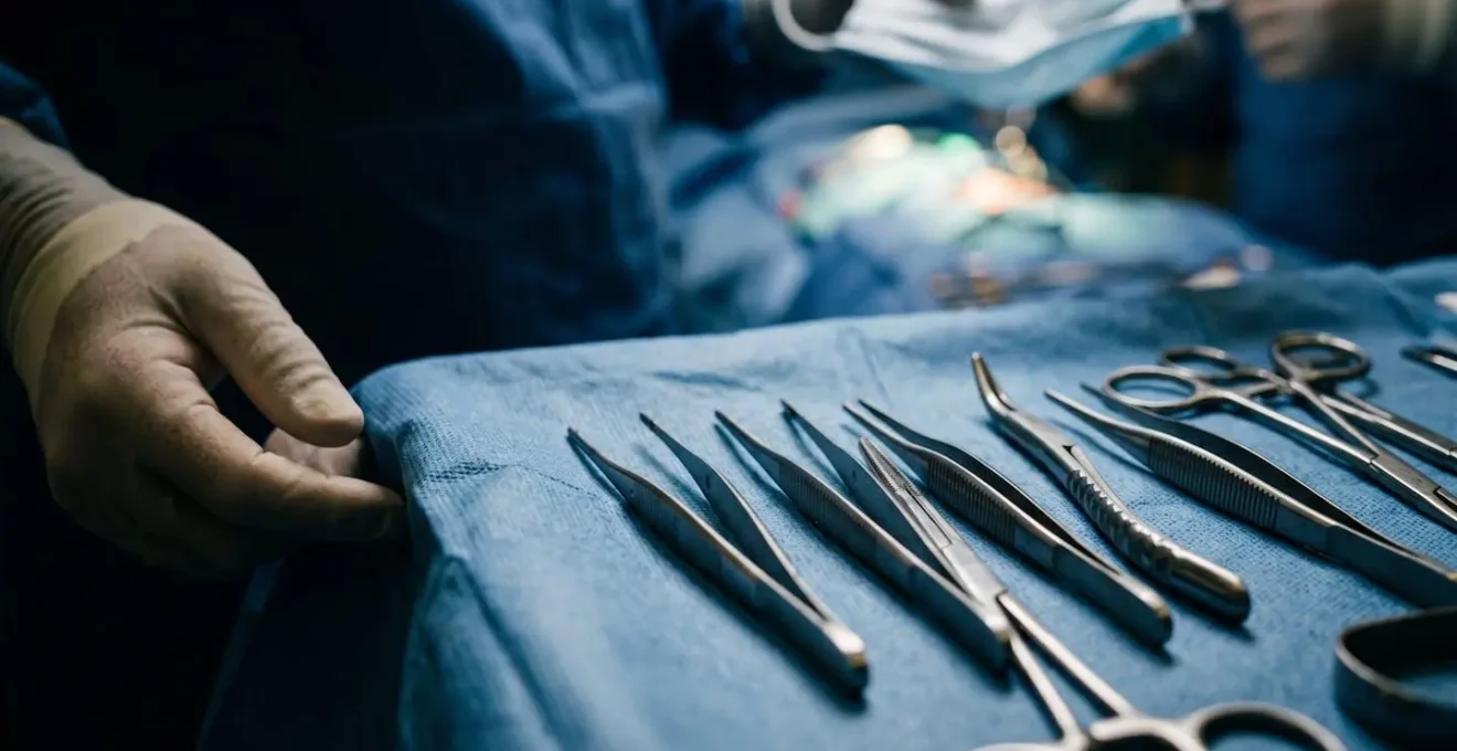 Ambiente sterile di sala operatoria per chirurgia ambulatoriale in day hospital con percorsi separati paziente
